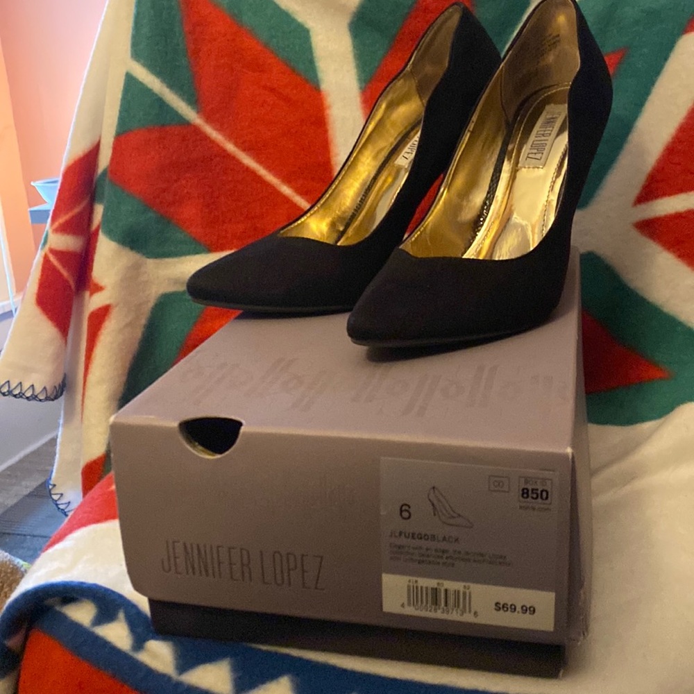 Jennifer Lopez size 6 - 4in heels black. Like new. Worn once.